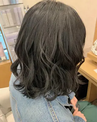 ミディアム カラー SUZUKA .のヘアスタイル