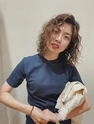 ミディアム パーマ 佐伯 和佳のヘアスタイル