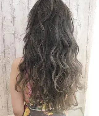 ロング カラー パーマ ヘアアレンジ 大阪レミーエクステ チビ編み込みのヘアスタイル