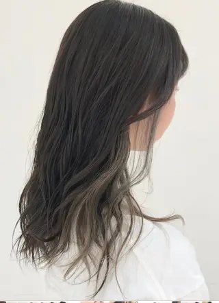 セミロング タカツド ユウキのヘアスタイル