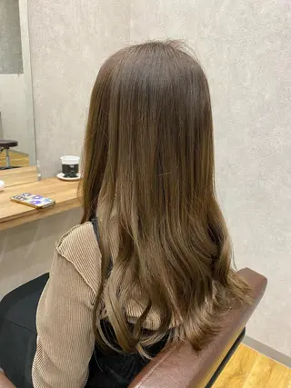 ロング カラー レイヤーカット・透明 感カラー✨️春山栞菜のヘアスタイル