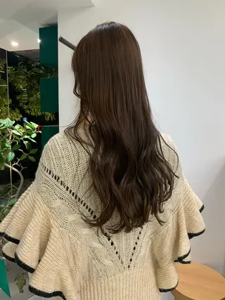 カラー なのは\透け感カラー \レイヤーカットのヘアスタイル