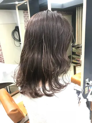 ミディアム カラー レイヤー べージュ 白石研太のヘアスタイル