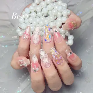 ネイル 🦋 Queenieのネイルデザイン