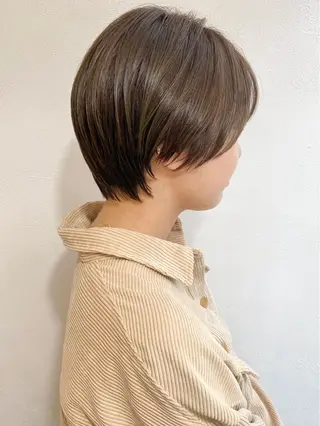 ショート バタフライレイヤー/ ニシトモユキのヘアスタイル
