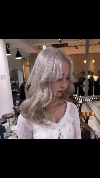 セミロング カラー 💜ハイトーン💛 マジカルかいちゃんのヘアスタイル