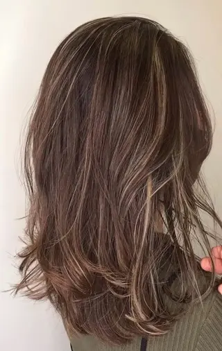 ミディアム 🫧✨️‪榎宮秀 透明感 ハイトーンのヘアスタイル