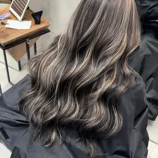 カラー KAEDE🌺Wカ ラー/ホワイトカラーのヘアスタイル