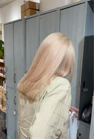 ミディアム カラー ハイトーン💗ピンク 🛼カラフル🍀のヘアスタイル