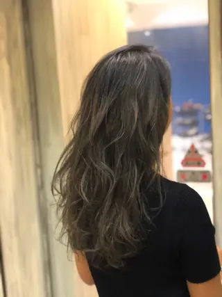 セミロング カラー ブリーチ特化 梅田本多翔のヘアスタイル