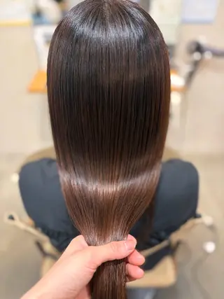 ロング パーマ momoka オリーブ/ベージュのヘアスタイル