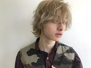 カラー 💓パーマ，💗 レイヤーカットのヘアスタイル
