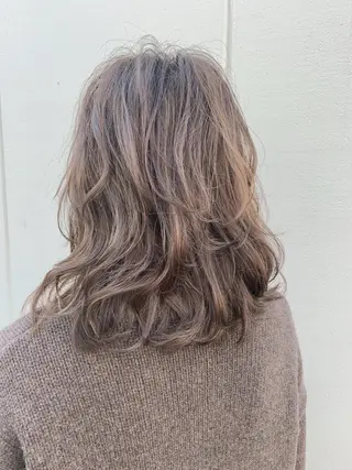 ミディアム 高梨 里穂のヘアスタイル