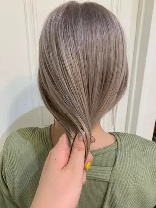 ロング カラー wakana/ 柔らかベージュカラーのヘアスタイル