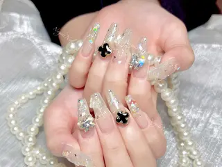 ネイル 🦋 Queenieのネイルデザイン