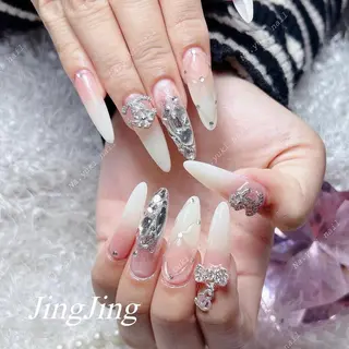 ネイル 🦋 Queenieのネイルデザイン