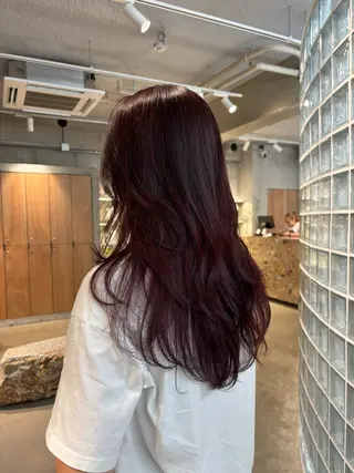 ロング om's poka 伊藤百花のヘアスタイル