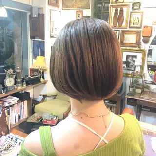 ショート カラー AYANO ／レイヤー／オリーブのヘアスタイル