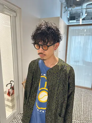 ミディアム パーマ メンズ 俵 知広のヘアスタイル