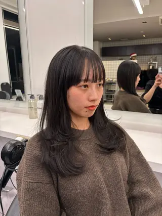 セミロング カラー 抜け感レイヤー︴ ニュアンスカラーのヘアスタイル