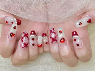 ネイル 🦋 Queenieのネイルデザイン