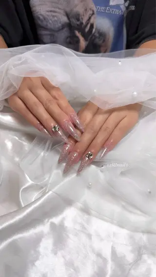ネイル 𝑆𝐸𝑅𝐴♡ 大人ギャル ワンホンのネイルデザイン