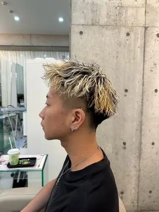 メンズ メンズ特化/メンズ パーマ/ハイトーンのヘアスタイル