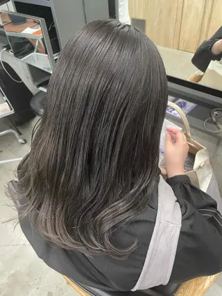 ミディアム カラー インナーカラー 推し ブリーチ 髪質改善のヘアスタイル