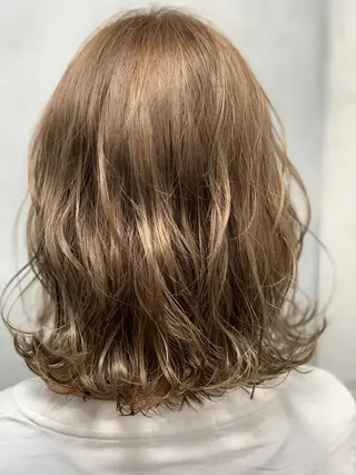 ミディアム カラー LUXBE LUCEのヘアスタイル
