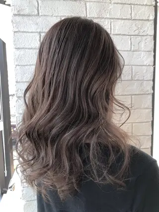 セミロング カラー 【透明感、艶髪】西村 有司のヘアスタイル