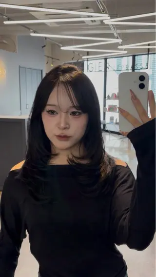 ロング 真下 瑞歩のヘアスタイル