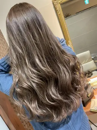 ロング カラー ハイトーン得意😍 Lumiereのヘアスタイル