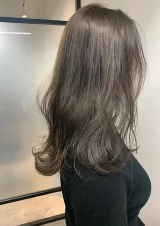 ロング カラー 艶髪/オリーブ系/ 肌が綺麗に見えるお色のヘアスタイル