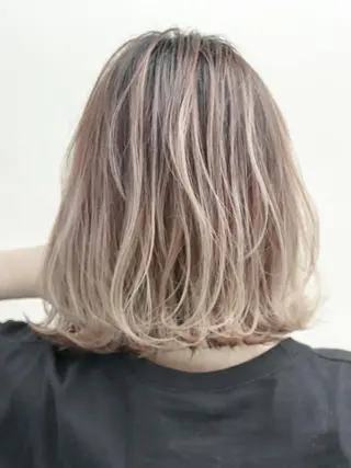 ミディアム カラー THE USUAL ユージュアルのヘアスタイル