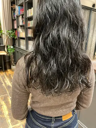 セミロング パーマ くるくるパーマ aikoのヘアスタイル