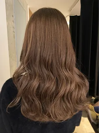 ロング カラー ベージュカラー🐑 レイヤー🤎塚原優芽のヘアスタイル
