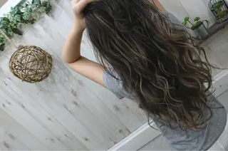 ロング カラー Loob.TOKYO MIYA🌈のヘアスタイル