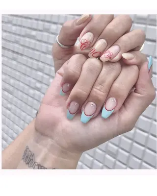 ネイル BEE NAILのネイルデザイン