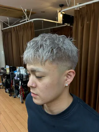 カラー メンズ ルキ🌈ブリーチカラ ー&メンズパーマ🦄のヘアスタイル