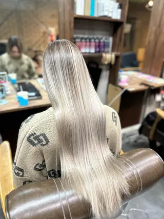 ロング カラー 難波ブリーチカラー 伊藤洋輝のヘアスタイル