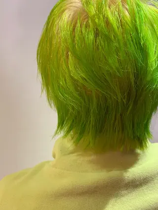 ショート カラー メンズ ウルフ、レイヤー 、メンズカットSHOのヘアスタイル