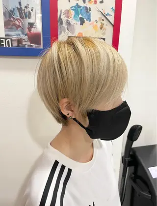 ショート カラー 秋葉 一郎のヘアスタイル