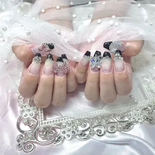 ネイル Yveil 心斎橋店 hirokoのネイルデザイン