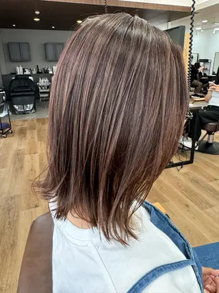 ミディアム カラー アカサ シシダのヘアスタイル