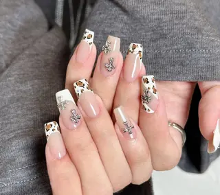 ネイル Pure&Rich Nailのネイルデザイン