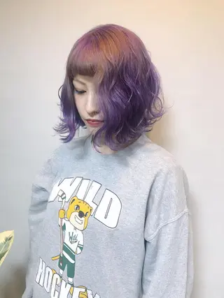 ミディアム カラー パーマ ヘアアレンジ 推し活専用 【派手髪】飯野ゆかりのヘアスタイル