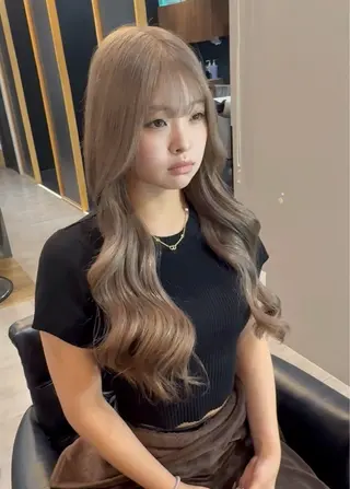 ロング RIEブリーチ& エクステ特化型のヘアスタイル