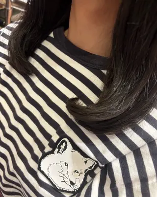 ミディアム 小西 莉央のヘアスタイル