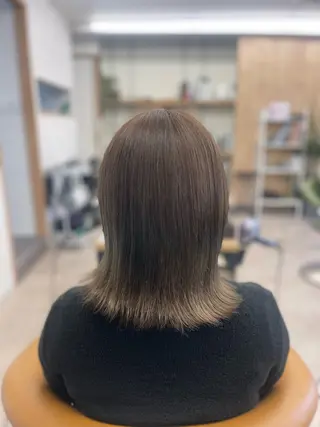 セミロング カラー 大久保 結加のヘアスタイル