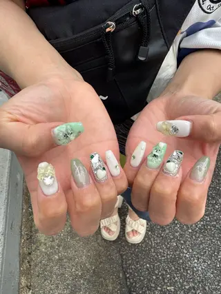 ネイル LAVISH 大和店 emi・:*+のネイルデザイン